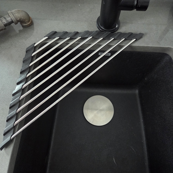 Foldable Black Dish Drying Rack - Picture 1 of 2